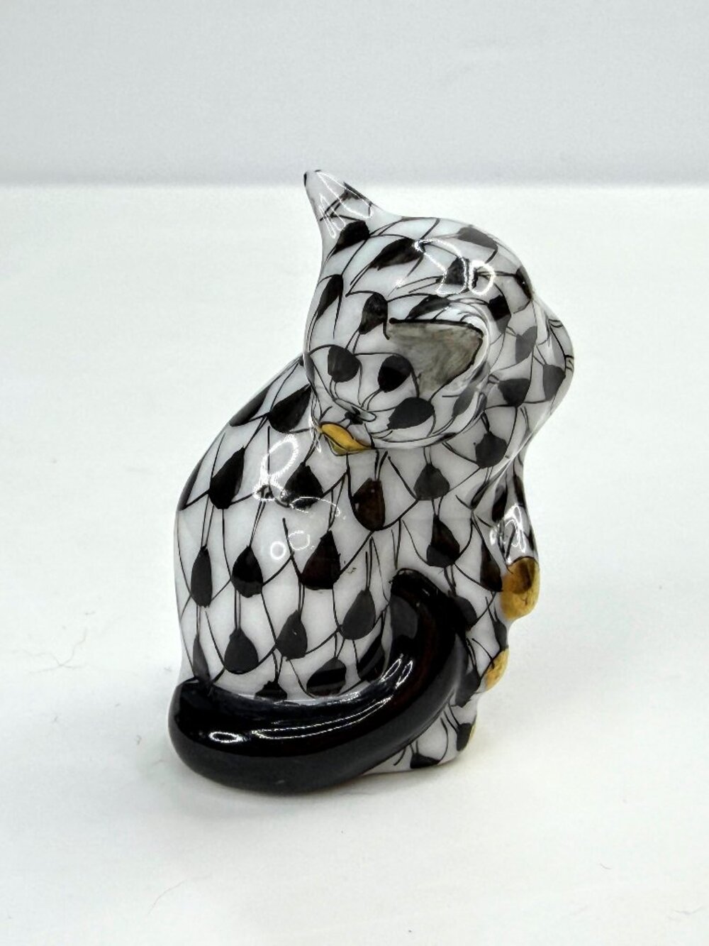 Vintage Herend Hungary Miniature Grooming Cat Black Fishnet 5283/VHNM A1064